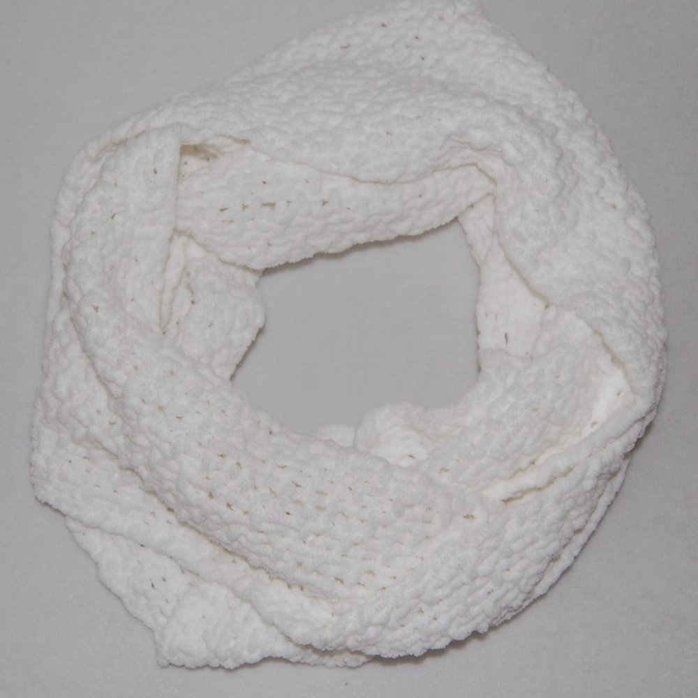 NEW Handmade Super Soft Bulky Knit Infinity Scarves